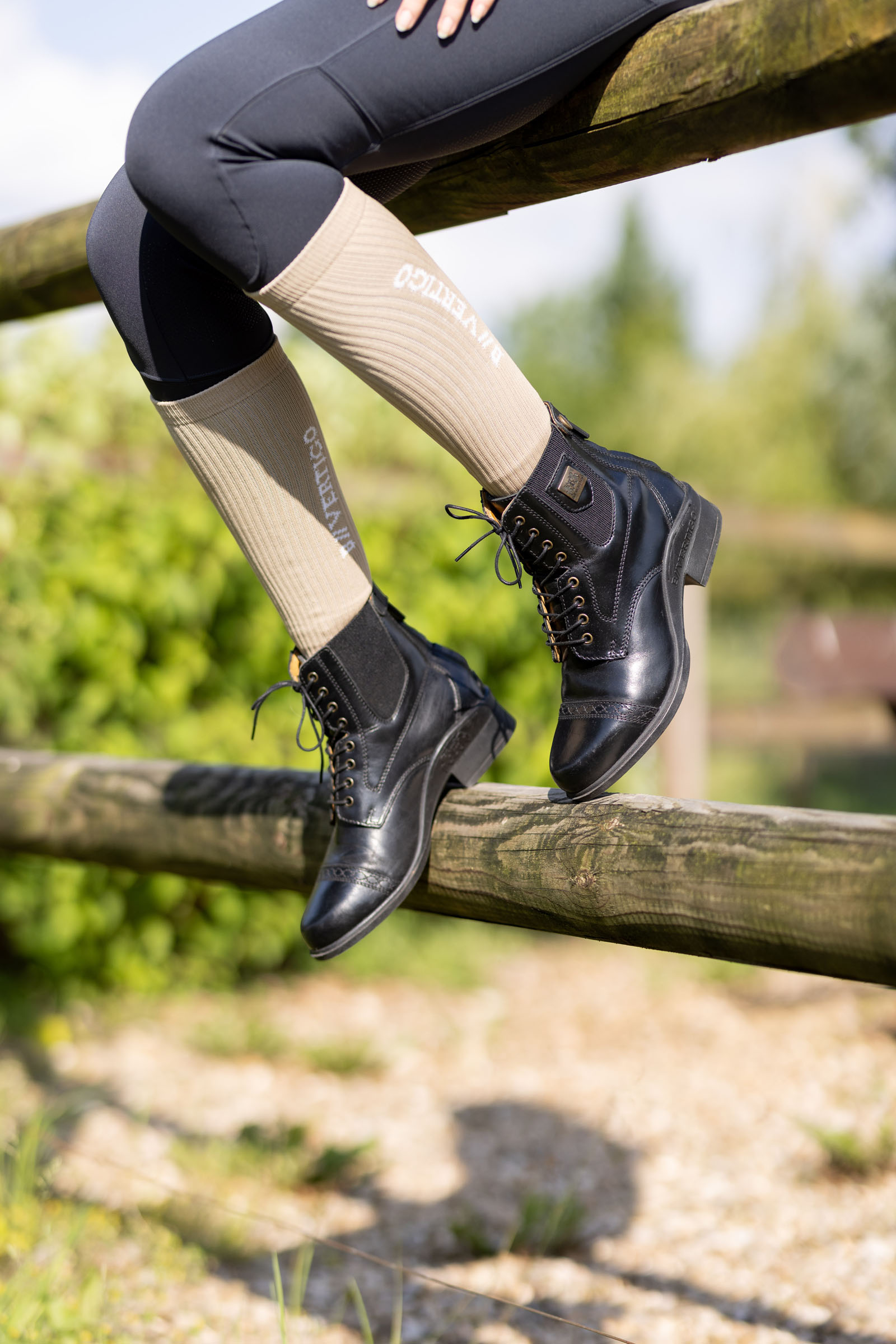 B Vertigo Jupiter l&aelig;derjodhpurst&oslash;vler med frontsn&oslash;rer, damemodel