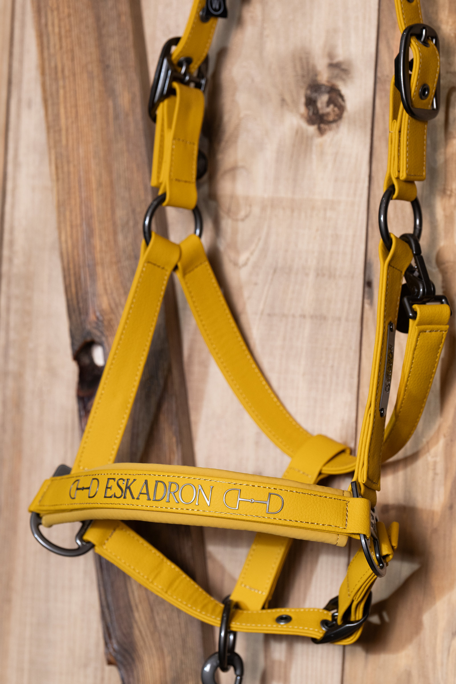 Eskadron Platinum 25 Dobbelt pin grime i kunstl&aelig;der