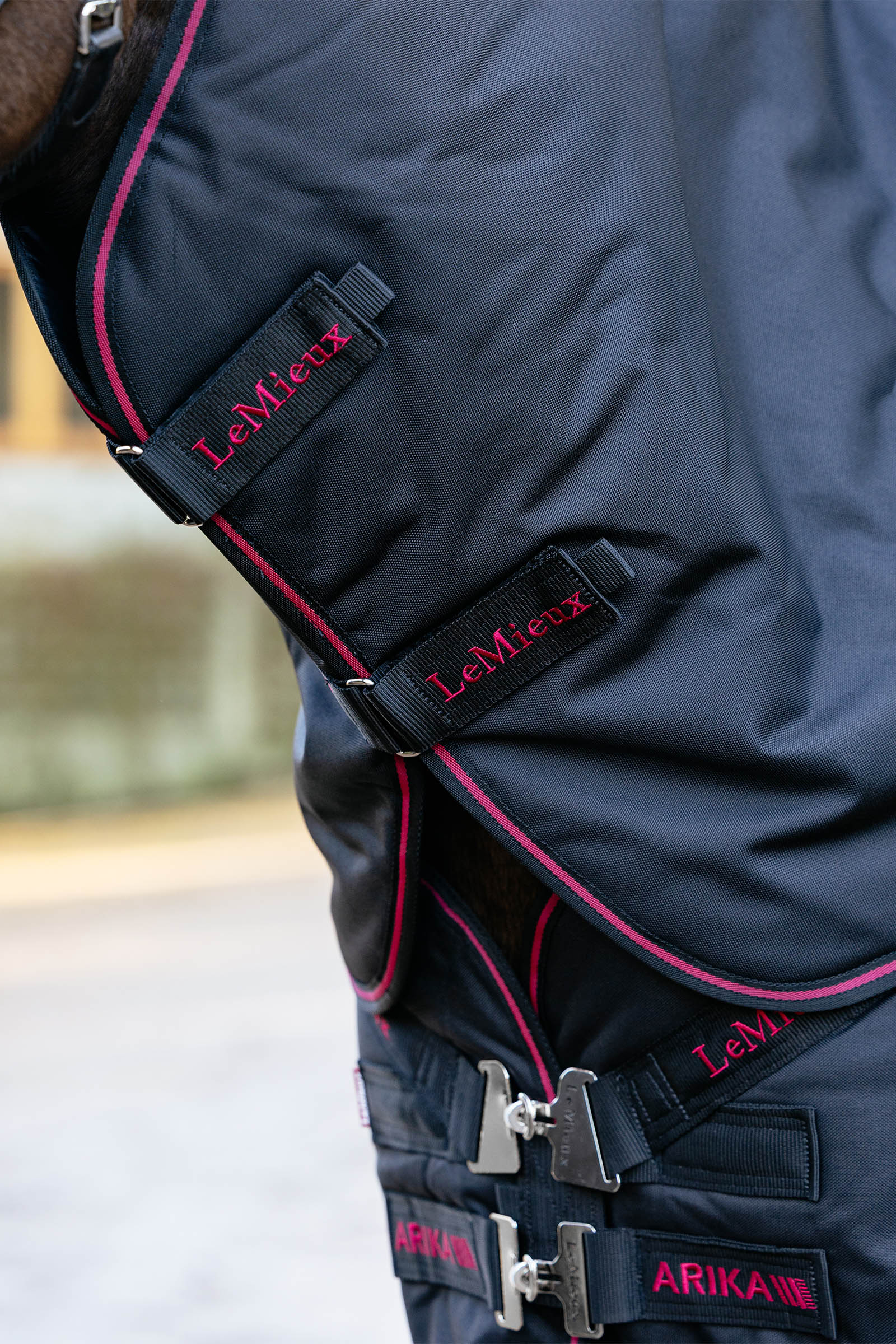 LeMieux Arika Storm-Tek uded&aelig;kken med aftagelig hals, 100 g