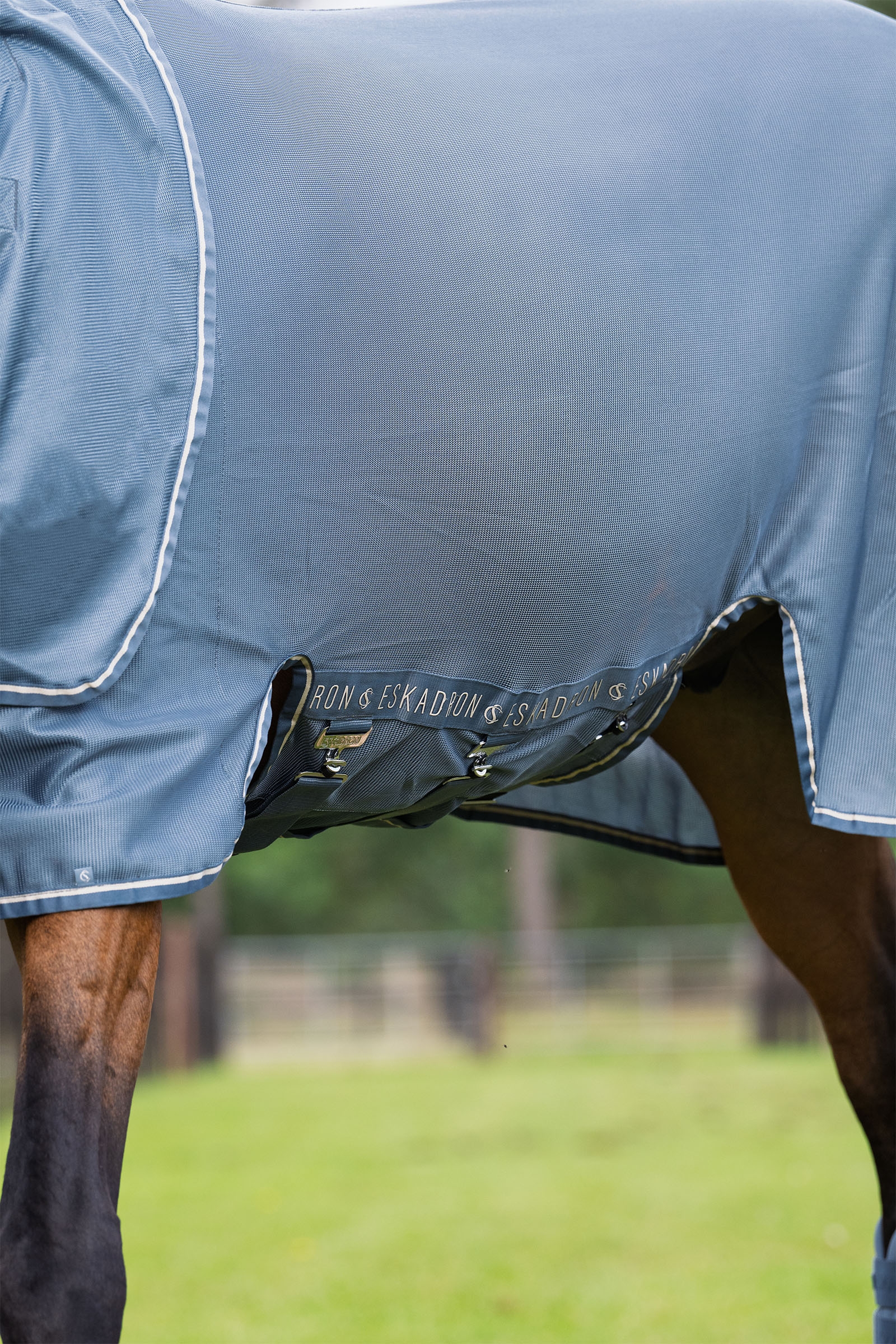 Eskadron Classic Sports SS25 Fly Detach-Neck fluedækken