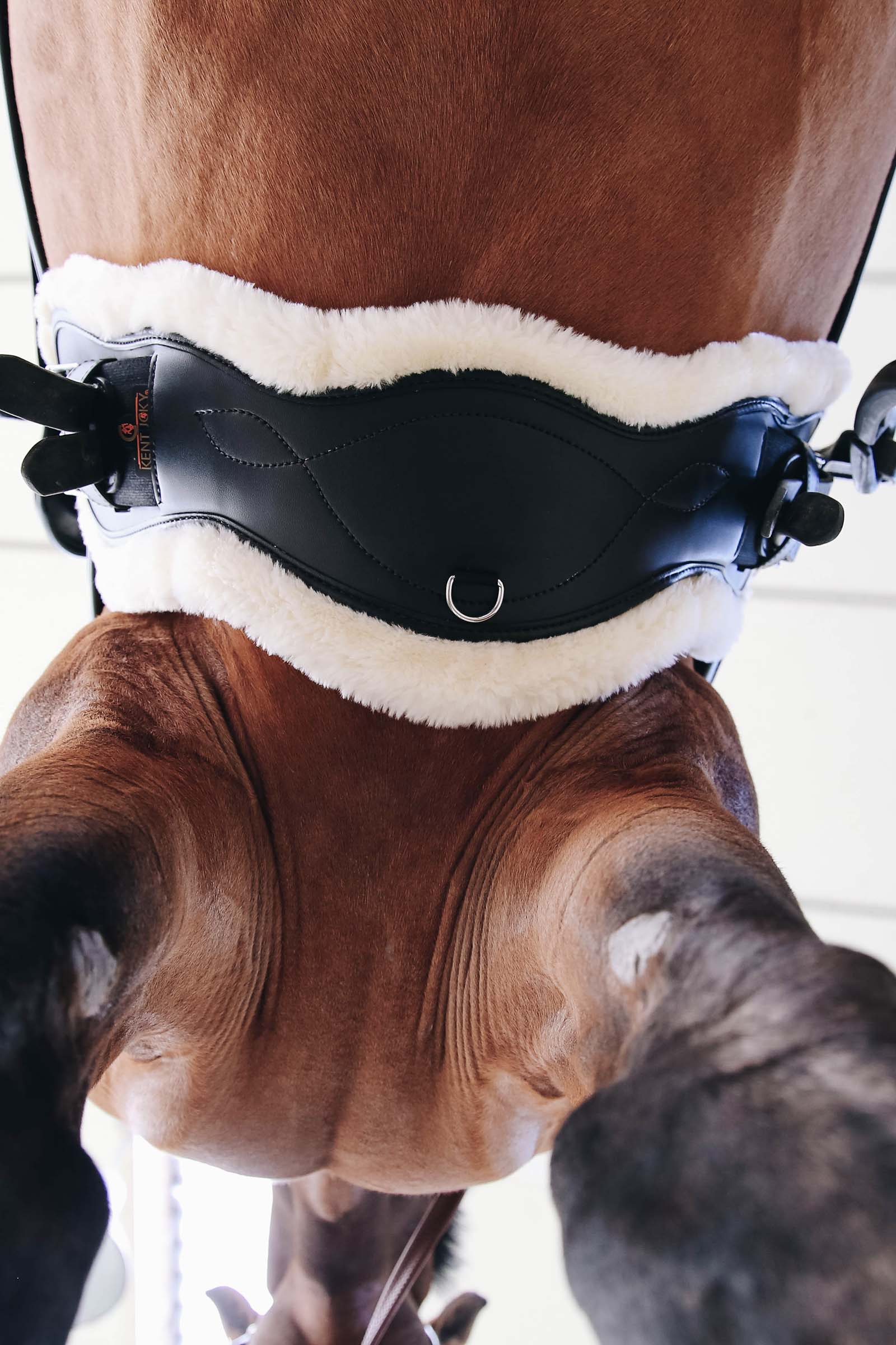 Kentucky Horsewear Sheepskin Anatomic cover til kort gjord