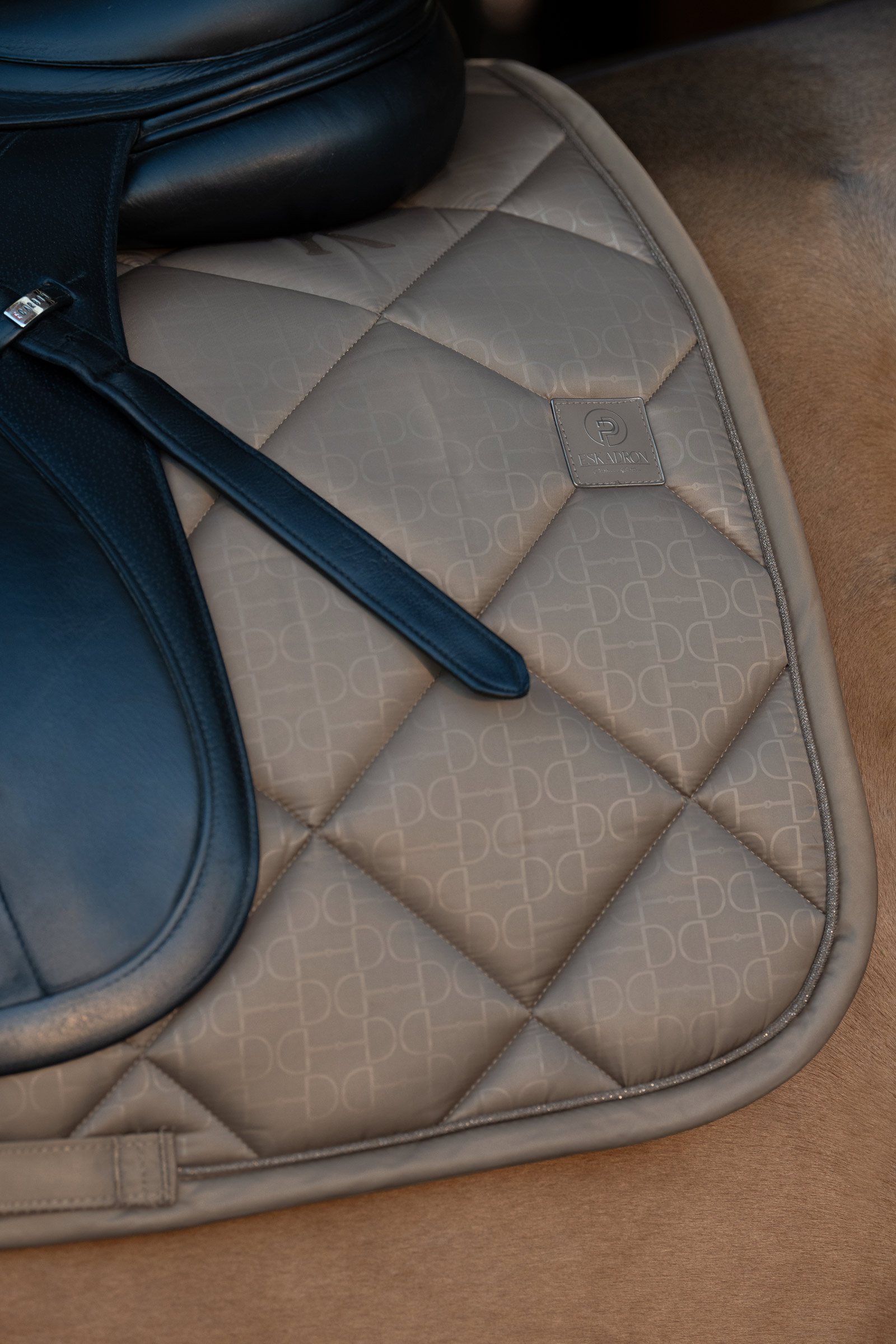 Eskadron Platinum 25 Glossy Bit Dressur Sadelunderlag