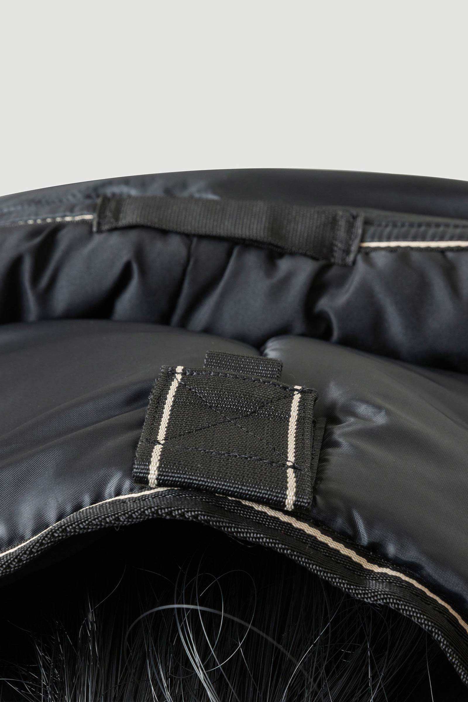 Back on Track Obsidian Udedækken med aftageligt halsstykke, 150g