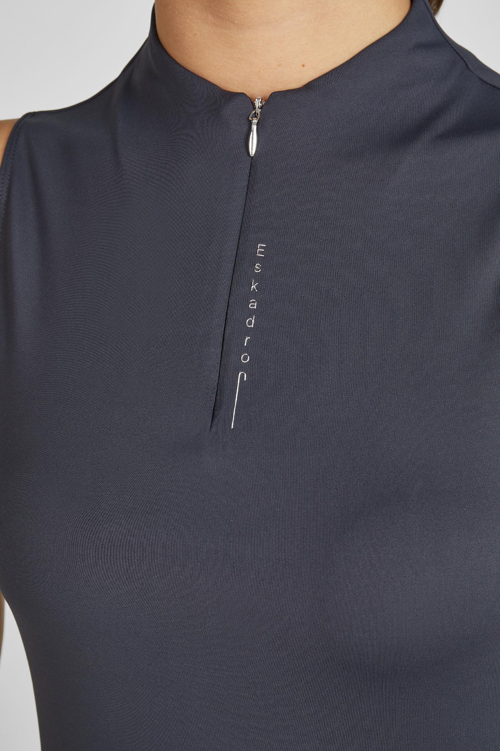 Eskadron Classic Sport SS26 Dame tanktop med halv lynl&aring;s