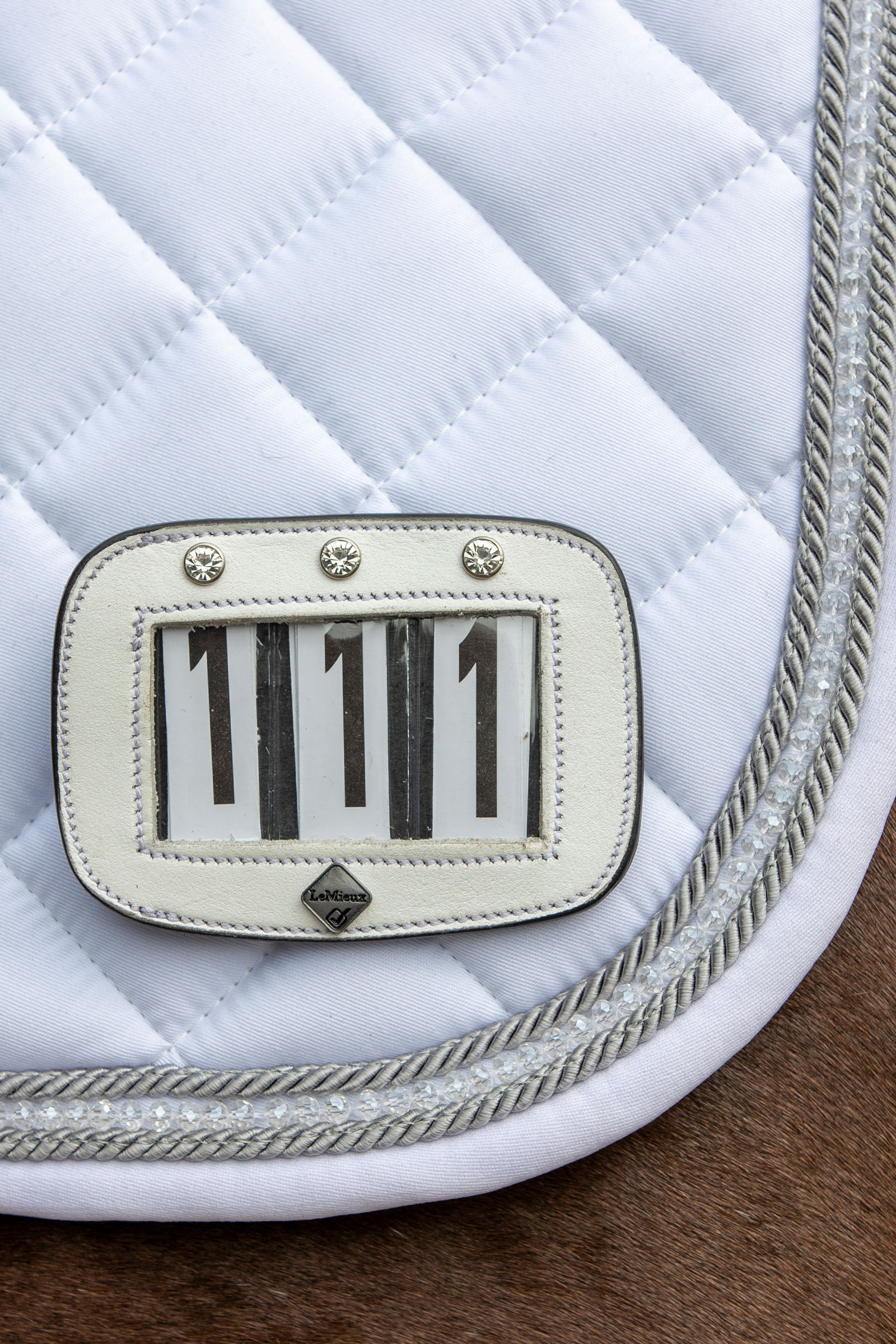 LeMieux nummerholder til sadel med krystaller
