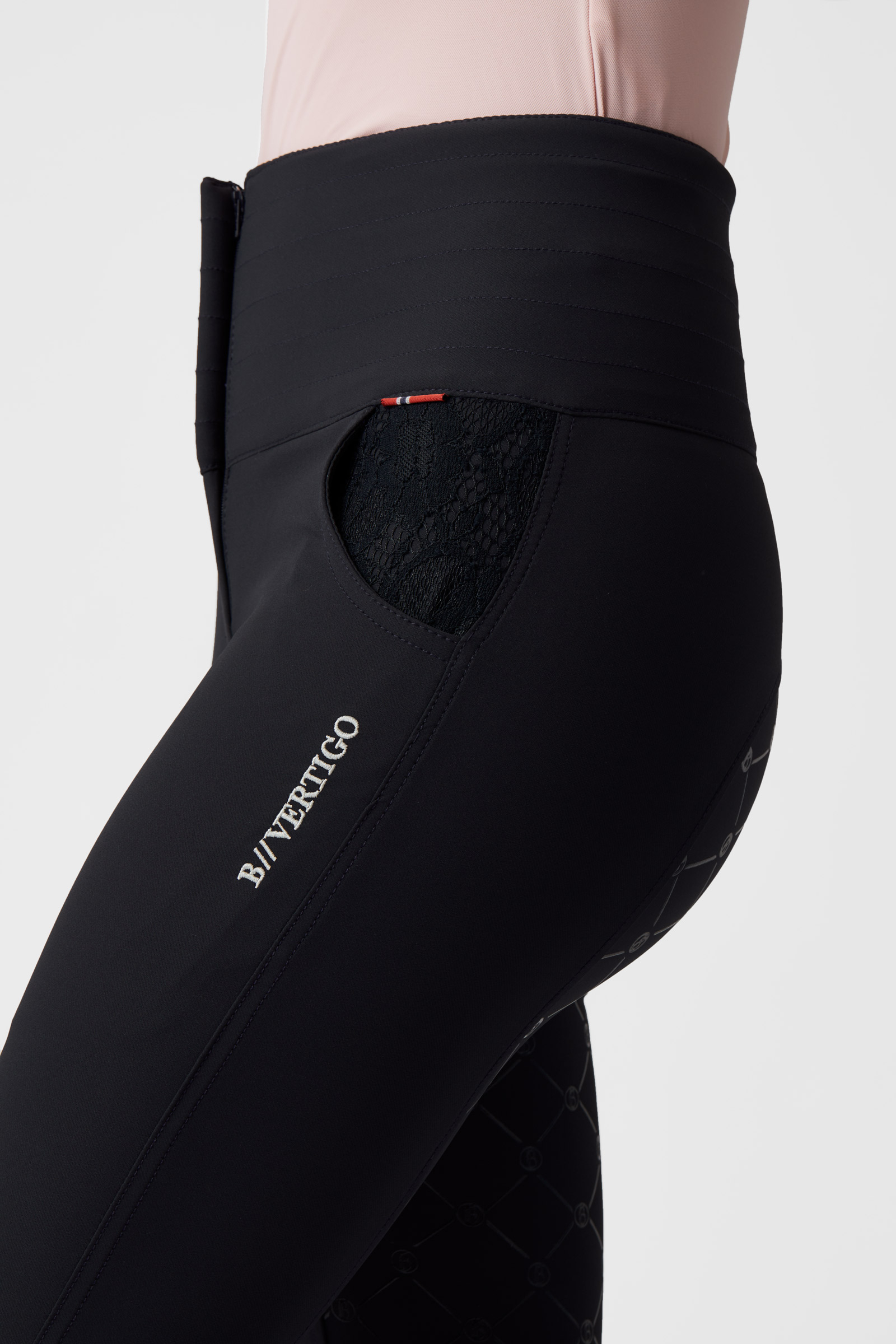 B Vertigo Natalia ridebukser med blondelommer, damemodel