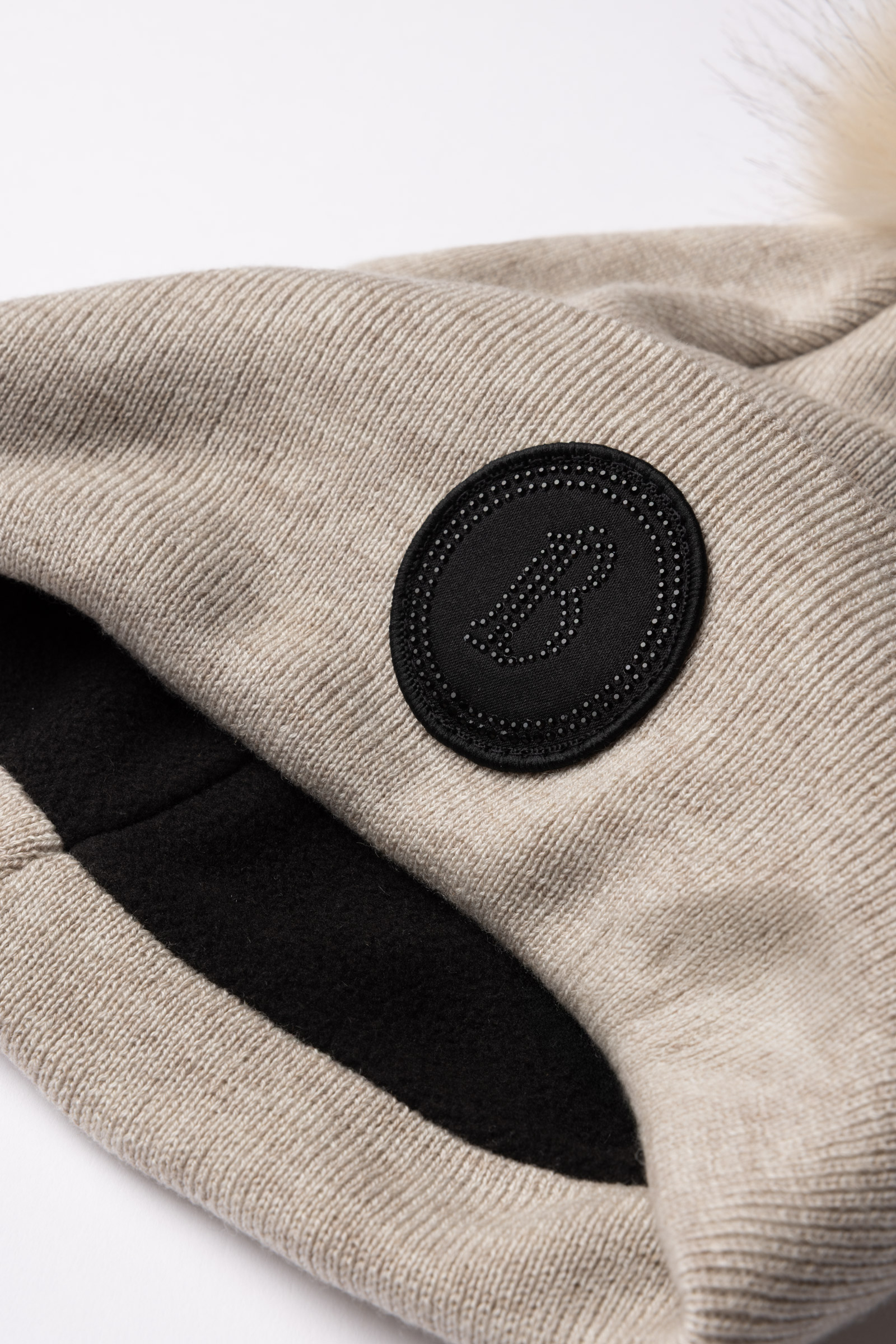 B Vertigo Sydney Strik hat med aftagelig pompon