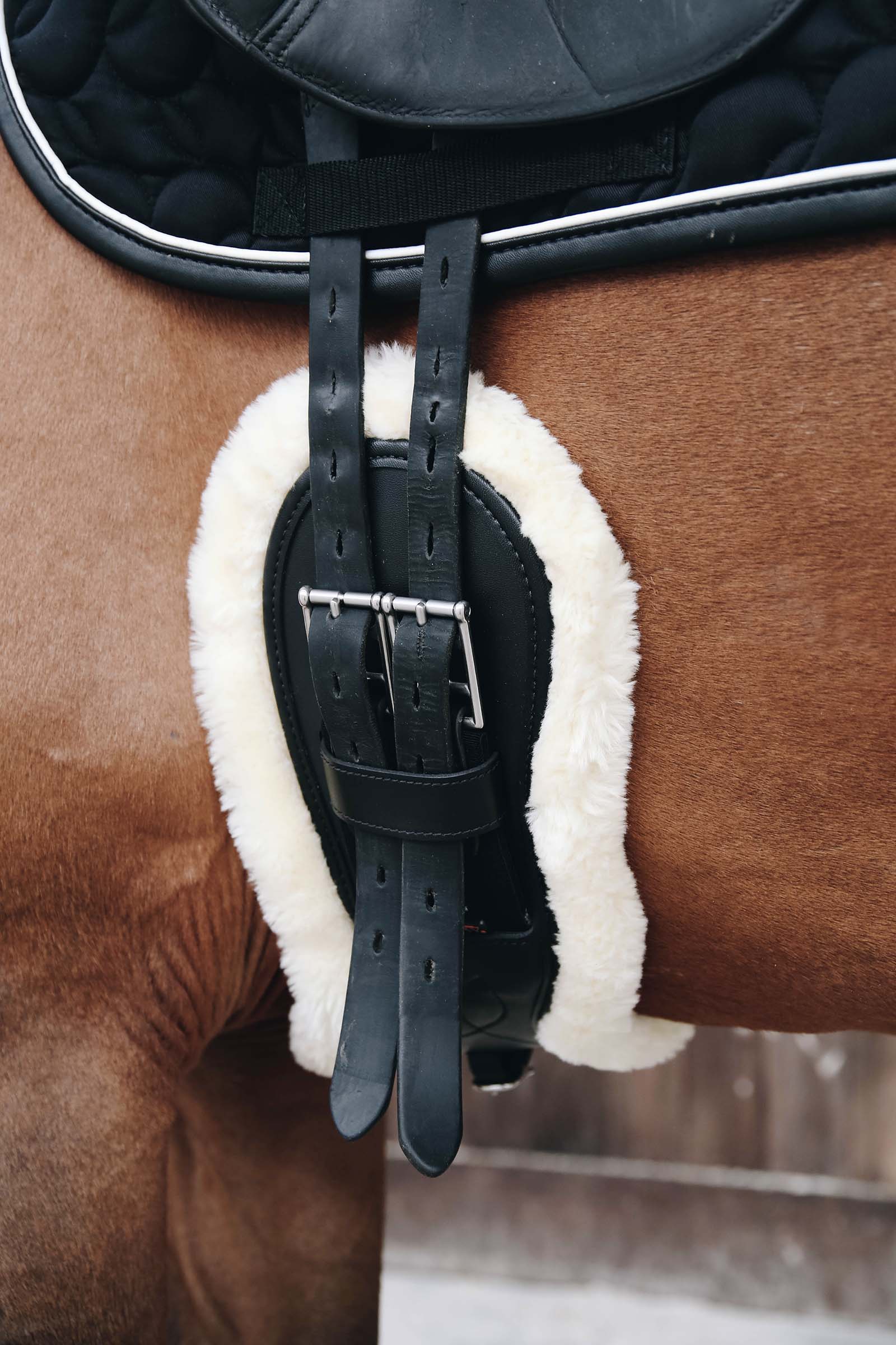 Kentucky Horsewear Sheepskin Anatomic cover til kort gjord