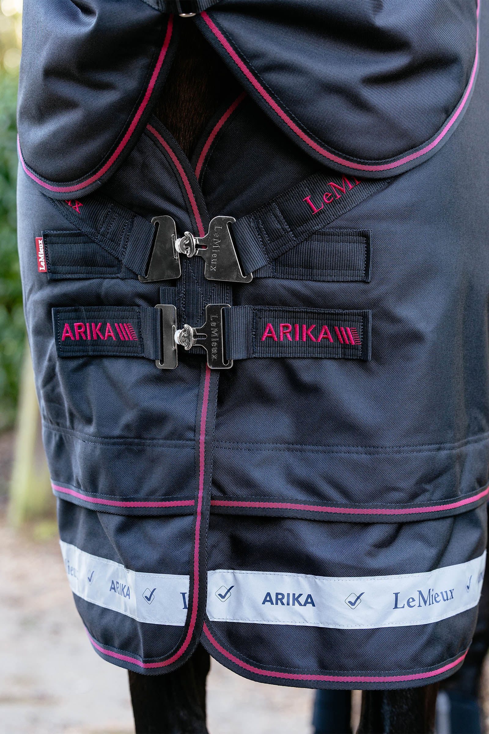 LeMieux Arika Storm-Tek v&yacute;běhov&aacute; deka s odn&iacute;mateln&yacute;m krčn&iacute;m d&iacute;lem, 100 g