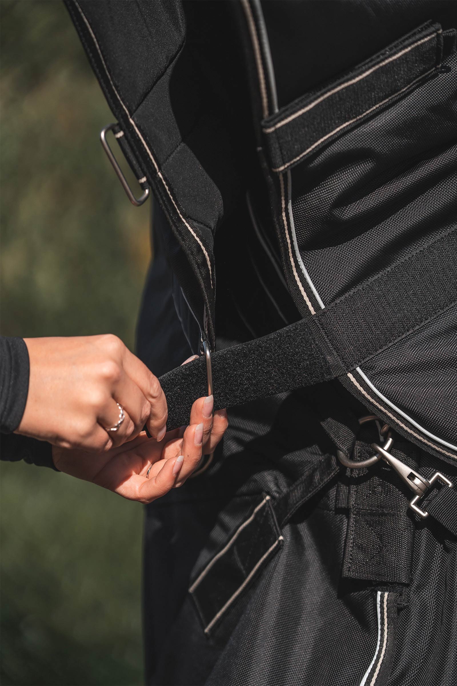 Back on Track Obsidian Udedækken med aftageligt halsstykke, 150g