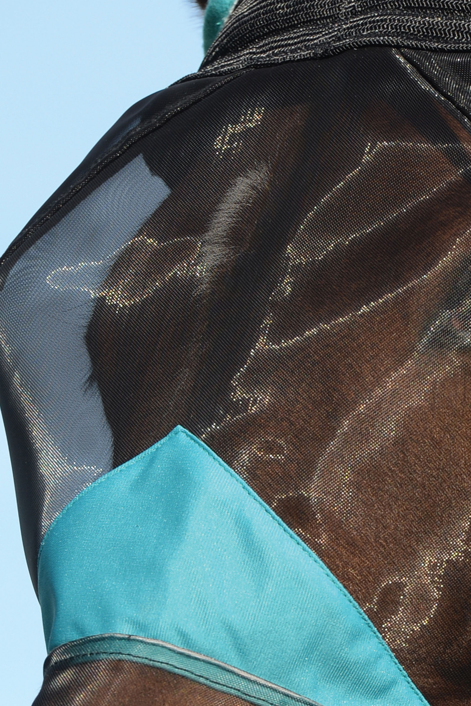 Weatherbeeta Comfitec Deluxe finmasket fluemaske med ører og frynser